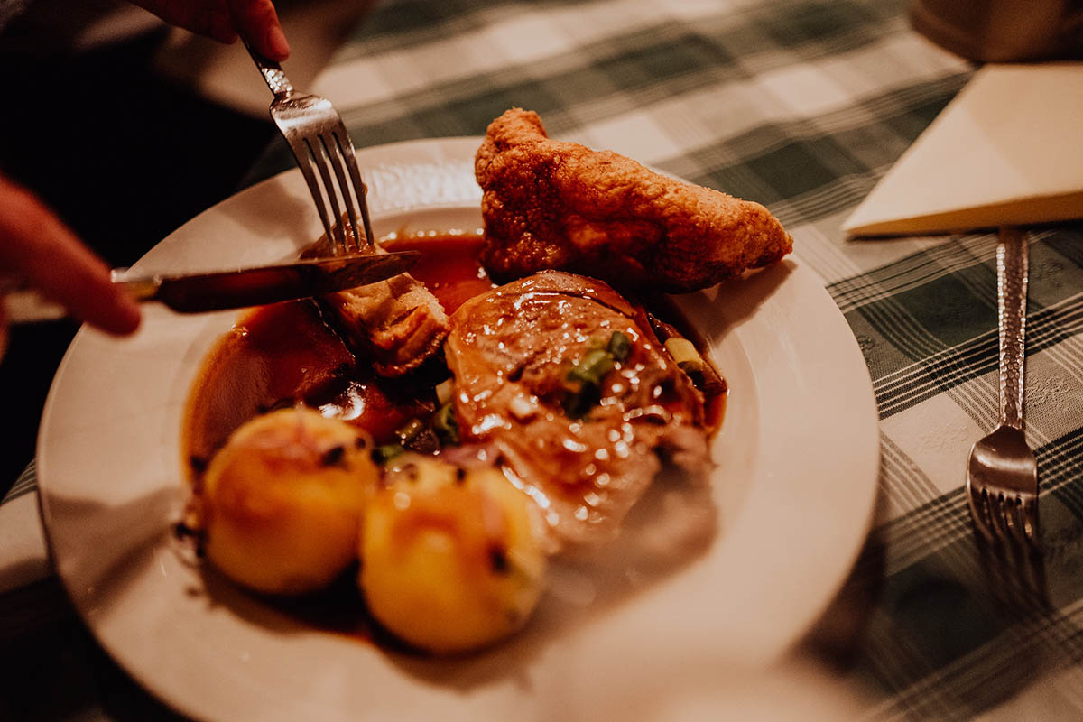 Braten Essen Gasthof Hinterbrühl am See